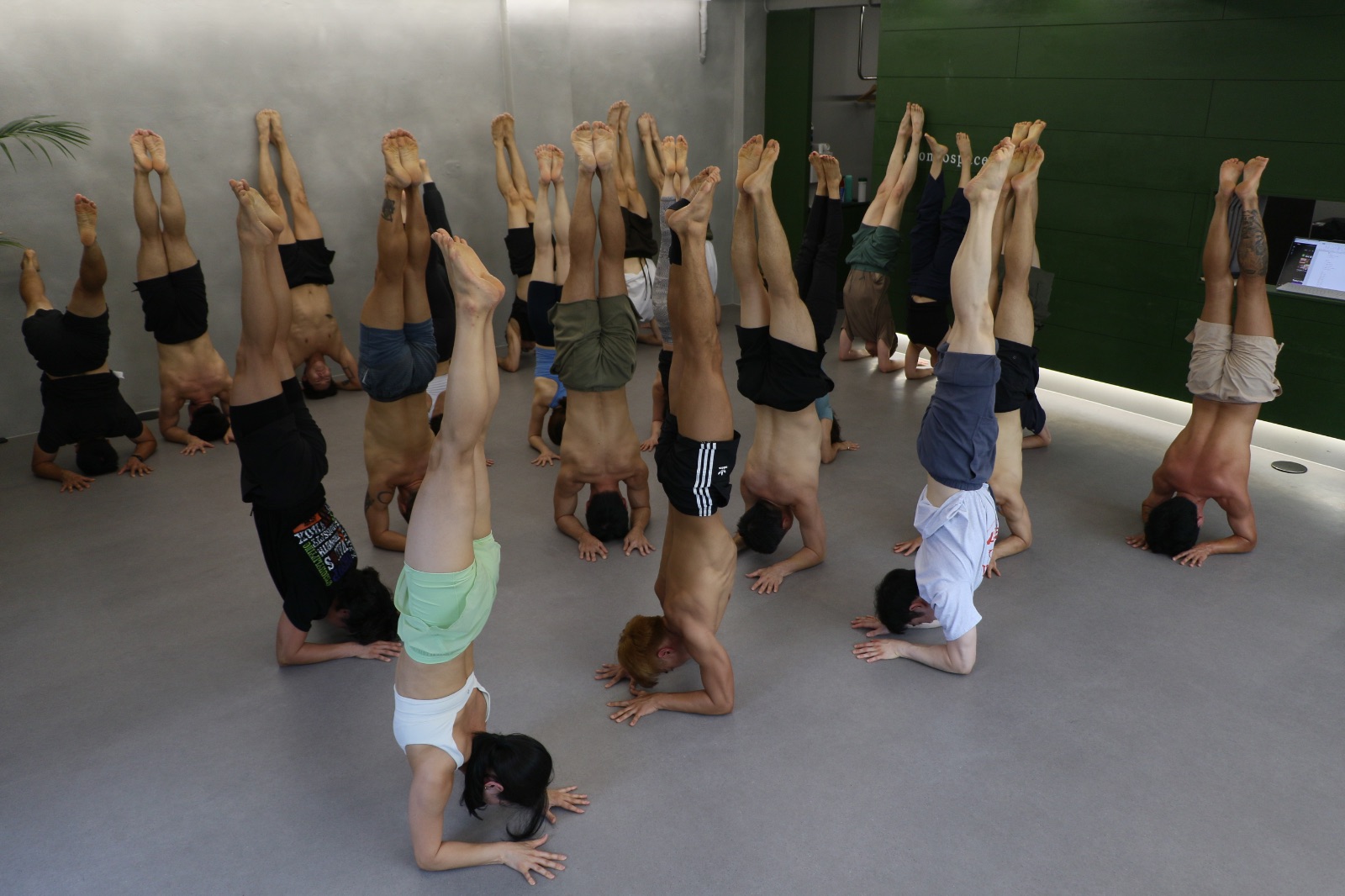 따로 또 같이 — 움직임의 연결, Solongospace 🌈 이미지